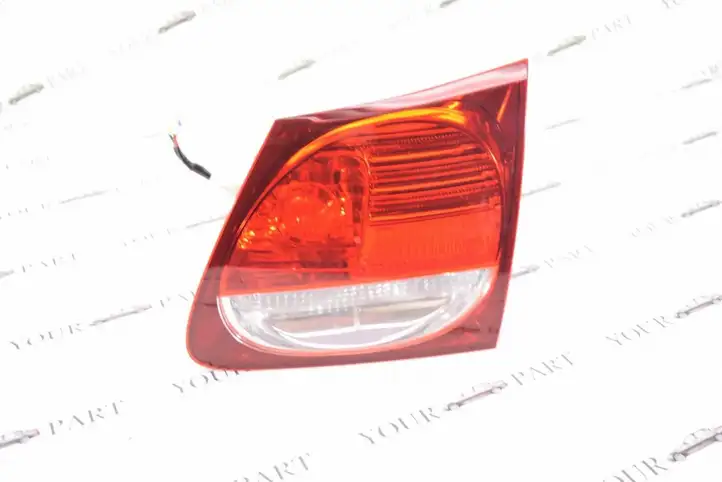 Lexus GS 300 350 430 450h (2004 - 2007) Задний фонарь в крышке багажника — фото 1