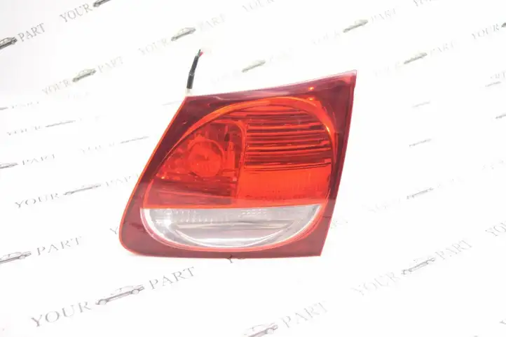 Lexus GS 300 350 430 450h (2004 - 2007) Задний фонарь в крышке багажника — фото 1