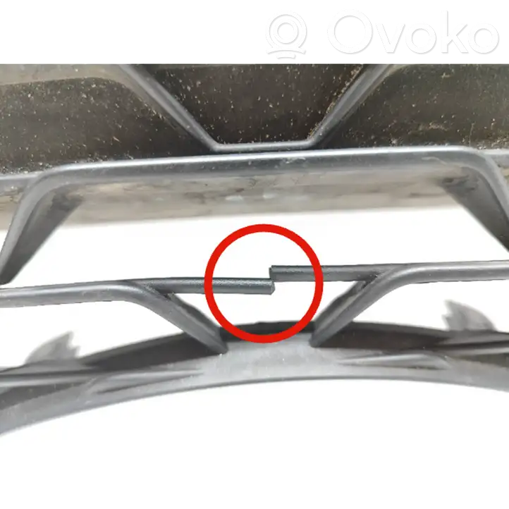 Toyota Yaris (2014 - 2019) 531020D060 Нижняя решетка переднего бампера — фото 2