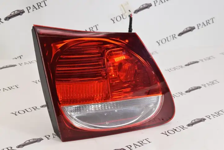 Lexus GS 300 350 430 450h (2004 - 2007) Задний фонарь в крышке багажника — фото 1
