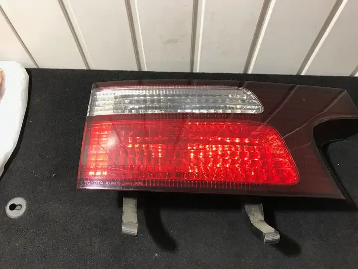 Toyota Previa (XR30, XR40) II (2000 - 2006) Задний фонарь в крышке багажника — фото 2