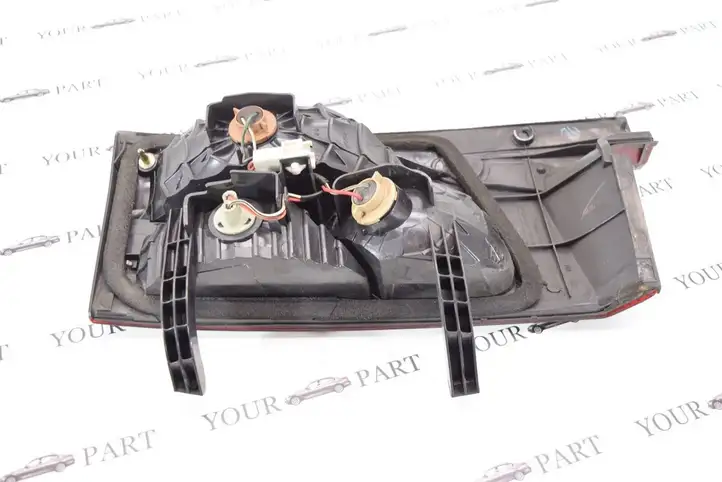 Toyota Previa (XR30, XR40) II (2000 - 2006) Задний фонарь в крышке багажника — фото 6