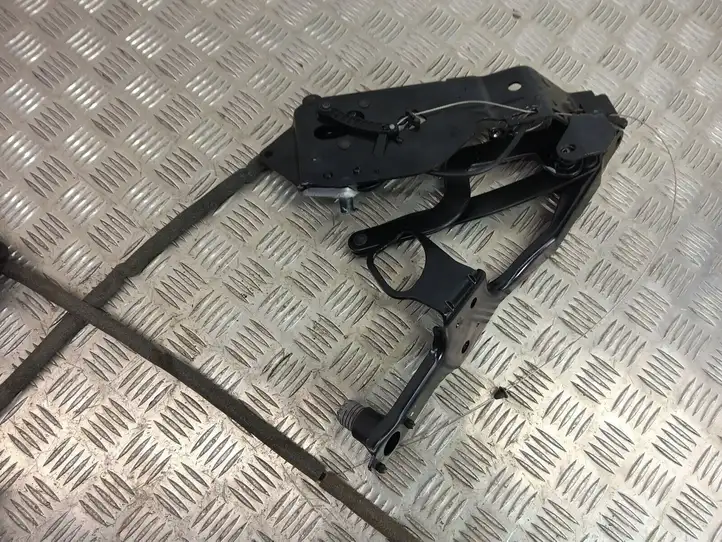 BMW 1 E82 E88 (2007 - 2014) 7174773 Петля крыши — фото 8