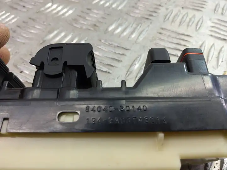 Lexus GS 300 350 430 450h (2007 - 2011) 84040-30140 Блок кнопок стеклоподъемников — фото 2