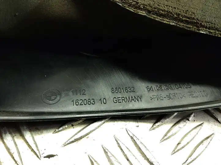 BMW X1 F48 F49 (2015 - 2022) 8601632 Крышка двигателя декоративная — фото 2