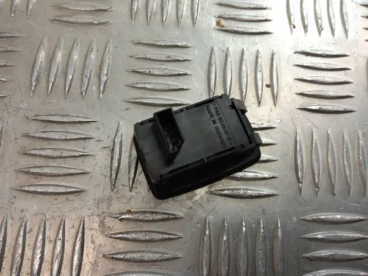 BMW 3 E90 E91 (2005 - 2012) 6945874 Кнопка стеклоподъемников — фото 4
