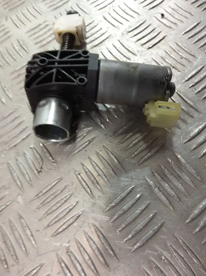 BMW 5 F10 F11 (2009 - 2016) 9168762 Электродвигатель сиденья — фото 5