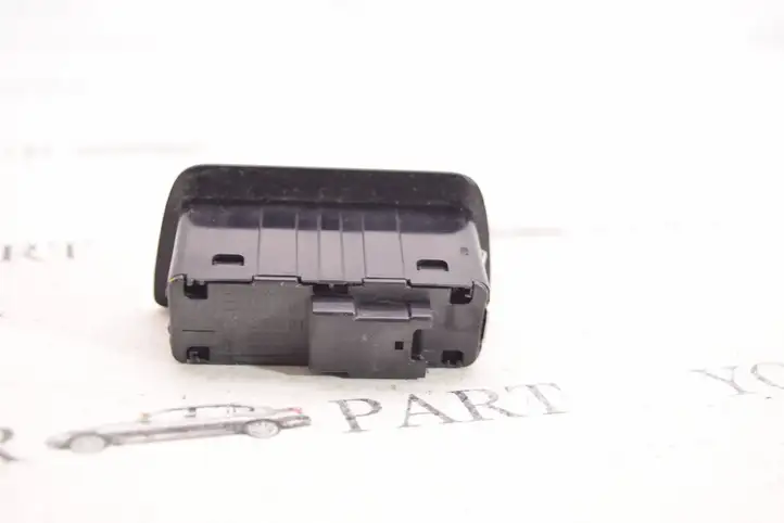 BMW X3 F25 (2010 - 2017) 9162645 Кнопка закрытия багажника — фото 8