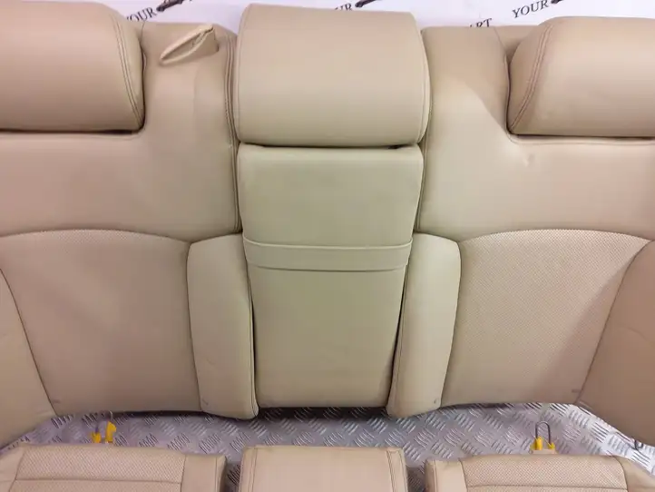 Lexus GS 300 350 430 450h (2004 - 2007) Нижняя боковая отделка заднего сиденья — фото 2