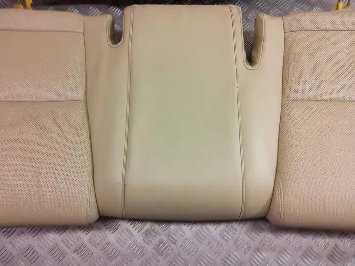 Lexus GS 300 350 430 450h (2004 - 2007) Нижняя боковая отделка заднего сиденья — фото 9