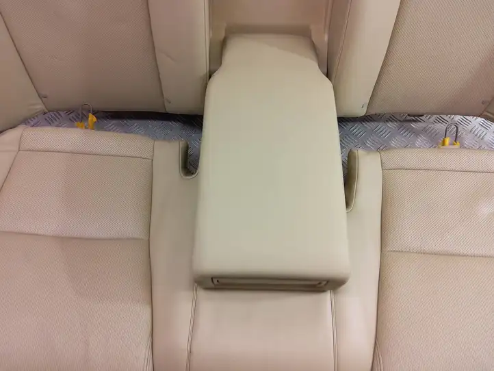 Lexus GS 300 350 430 450h (2004 - 2007) Нижняя боковая отделка заднего сиденья — фото 10