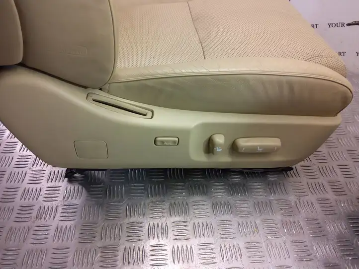 Lexus GS 300 350 430 450h (2004 - 2007) Нижняя боковая отделка заднего сиденья — фото 14