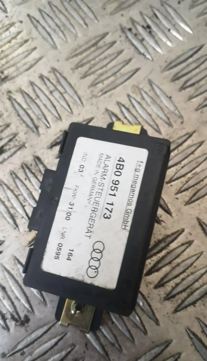 Audi A4 S4 B5 8D (1999 - 2001) Блок управления сигнализацией — фото 1