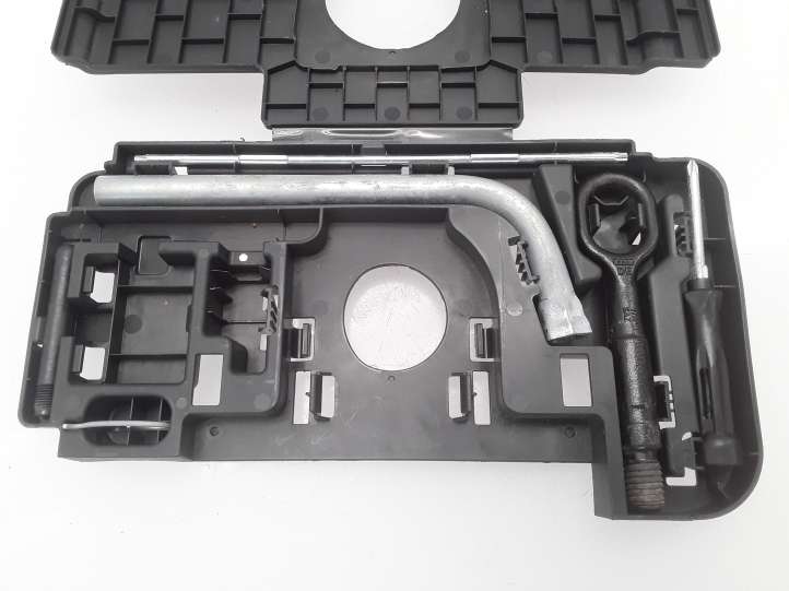 Audi A5 (2007 - 2011)  8T8813685 Комплект инструментов