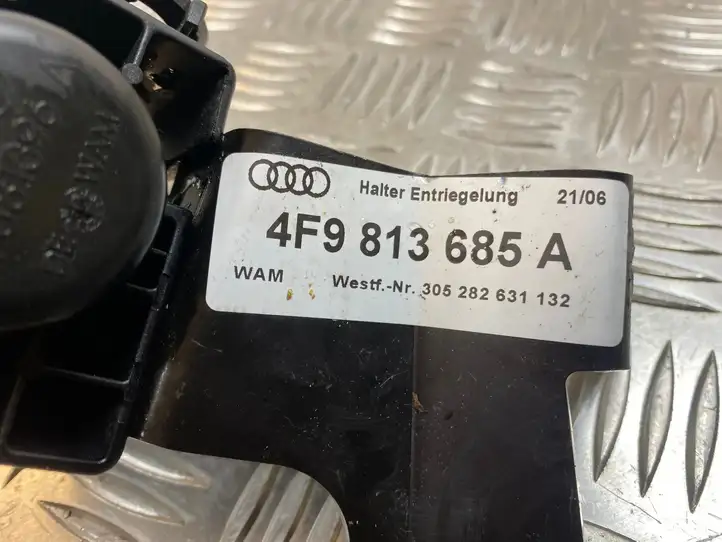 Audi A6 Allroad C6 (2006 - 2008) 4G0813961A Кнопка фаркопа в багажнике — фото 4