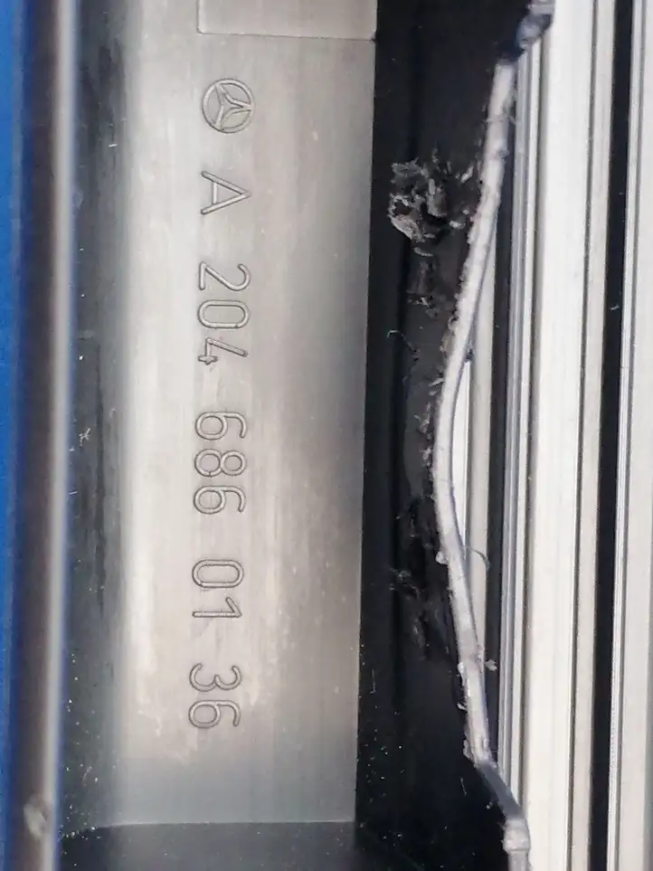 Mercedes-Benz C W204 (2007 - 2014) A2046860136 Внутренняя отделка переднего порога — фото 6