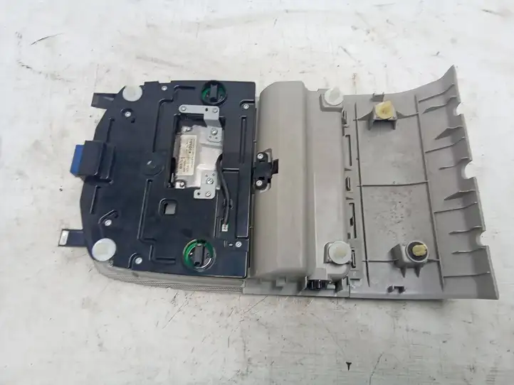 Toyota Prius (XW30) (2009 - 2015) 8973247030 Передняя подсветка — фото 3