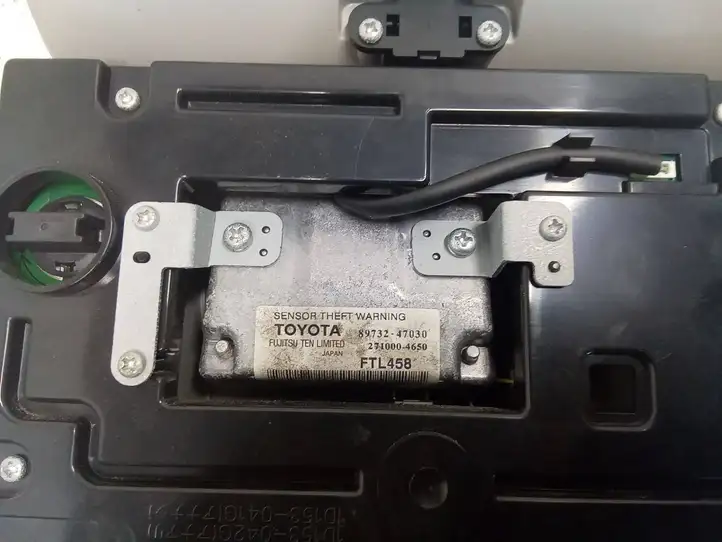 Toyota Prius (XW30) (2009 - 2015) 8973247030 Передняя подсветка — фото 4