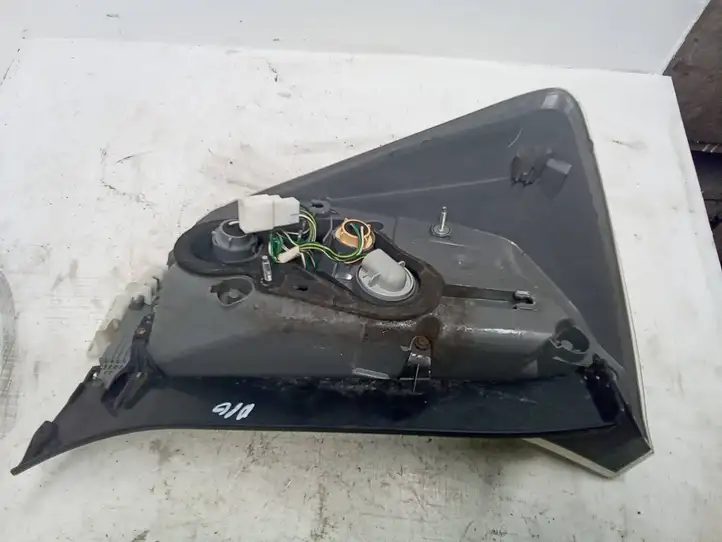 Toyota Prius (XW30) (2009 - 2015) A046040 Задний фонарь в кузове — фото 5