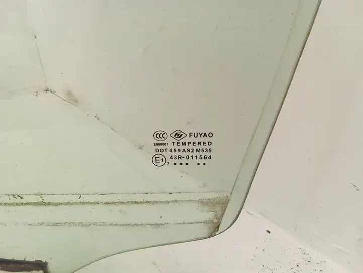 Toyota Prius (XW30) (2009 - 2015) Стекло передней двери — фото 2