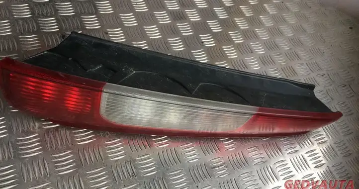Ford Focus C-MAX (2003 - 2010) Задний фонарь в кузове — фото 1