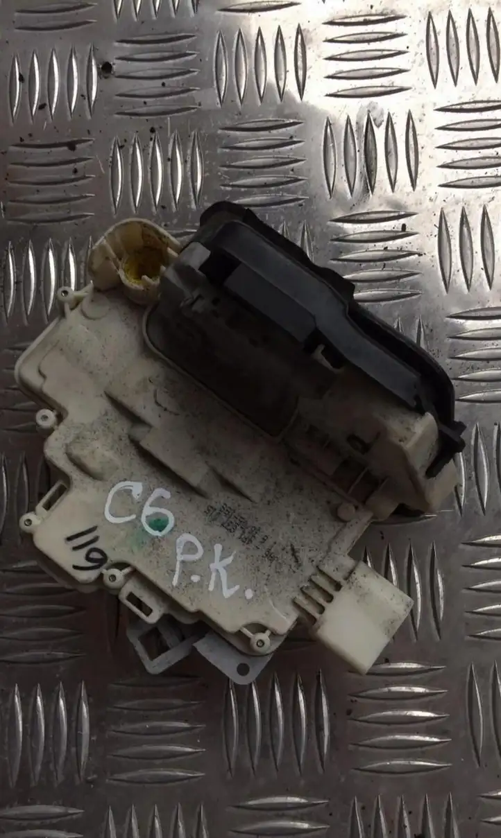 Audi A6 S6 C6 4F (2004 - 2008) Замок передней двери — фото 1