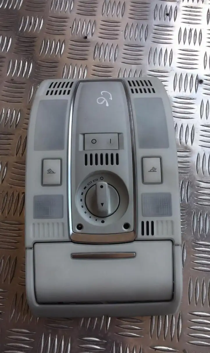 Audi A6 S6 C6 4F (2004 - 2008) Передняя подсветка — фото 1