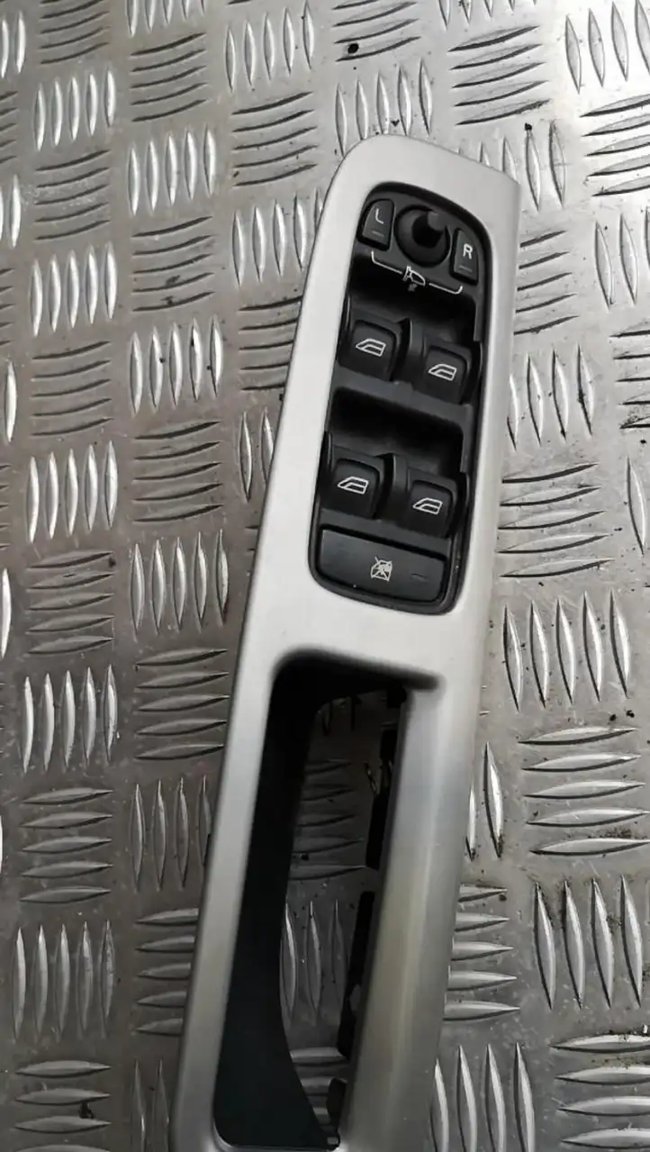 Volvo V50 (2004 - 2008) Кнопка стеклоподъемников — фото 1