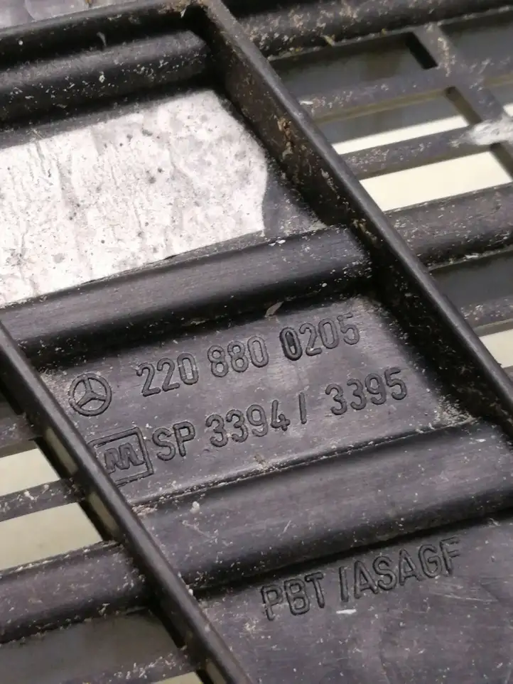 Mercedes-Benz S W220 (1998 - 2006)  2208800205  Решётка 