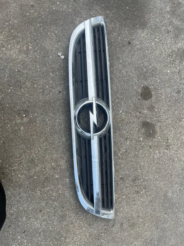 Opel Zafira (1999 - 2003)  Gm24453538 Передняя решётка
