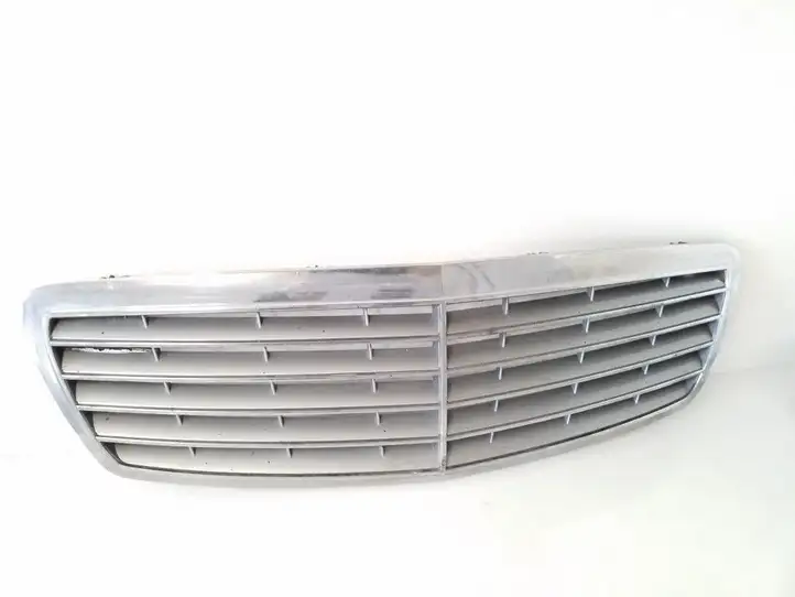 Mercedes-Benz E W211 (2002 - 2009) A2118800383 Передняя решетка — фото 1