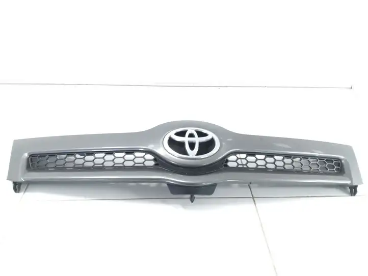 Toyota Corolla Verso AR10 (2004 - 2009) 531110F020 Передняя решетка — фото 1