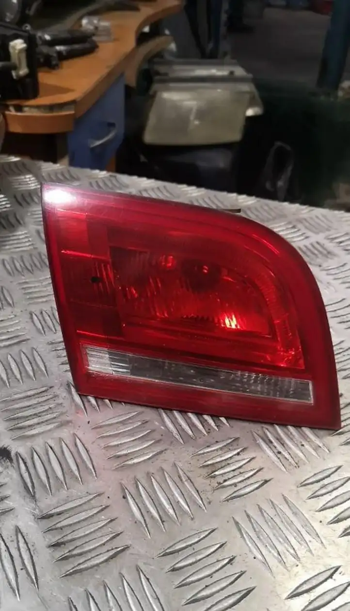 Audi A3/S3 8P (2004 - 2008) Задний фонарь в крышке багажника — фото 1