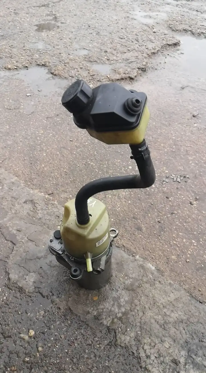 Volvo V50 (2004 - 2008) Насос ГУР — фото 1