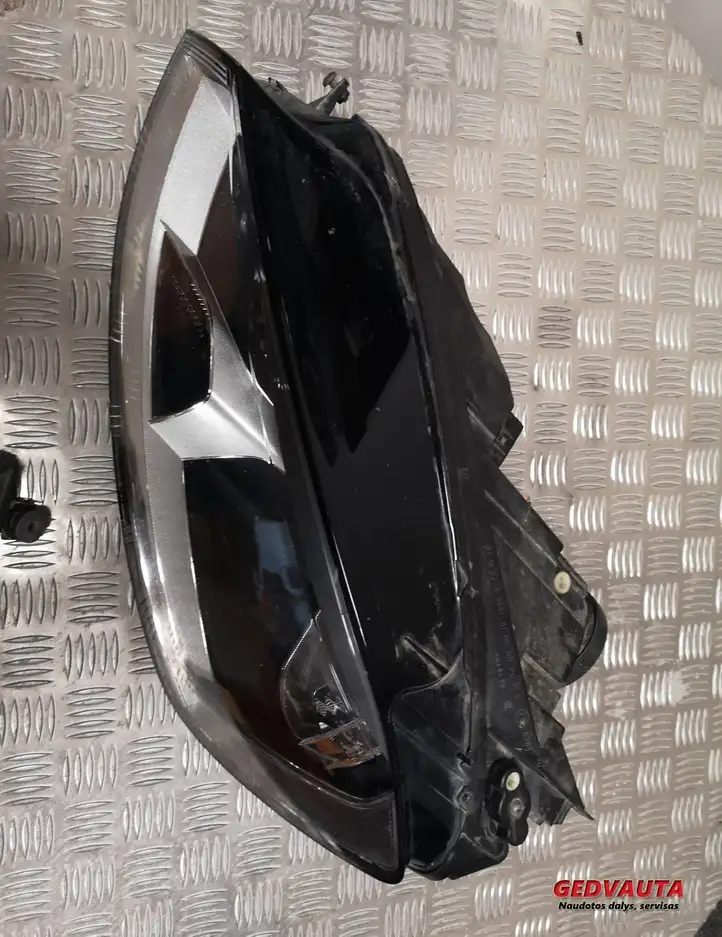 Volkswagen Golf VII (2013 - 2019) Передняя фара — фото 2