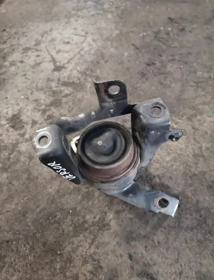 Toyota Corolla Verso AR10 (2004 - 2009) Опора двигателя — фото 2