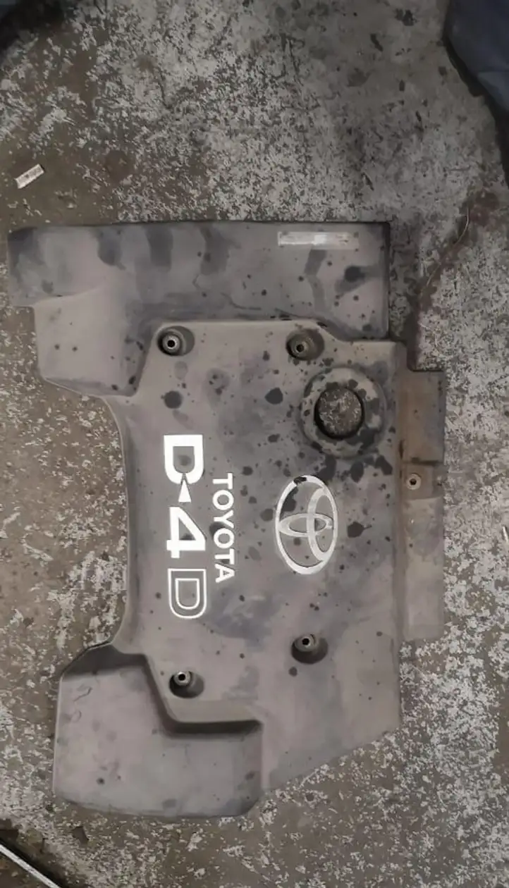 Toyota Corolla E120 E130 (2000 - 2004) Крышка двигателя декоративная — фото 1