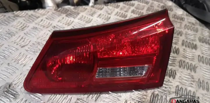 Lexus IS 220D-250-350 (2005 - 2010) Задний фонарь в крышке багажника — фото 1