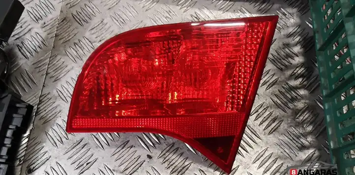 Audi A4 S4 B7 8E 8H (2004 - 2009) Задний фонарь в крышке багажника — фото 1