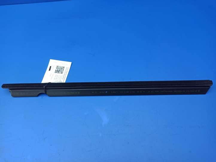 Mercedes-Benz C W204 (2007 - 2014)  A2047350304 Уплотнительная резина стекла передней двери