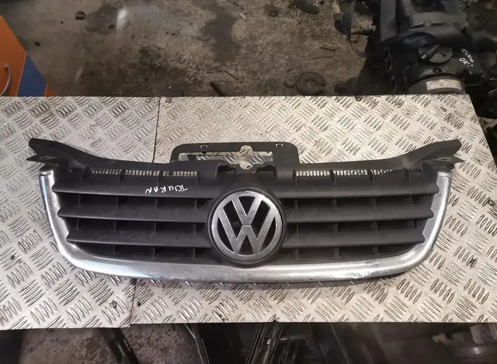 Volkswagen Touran I (2003 - 2010) Верхняя решетка радиатора — фото 1