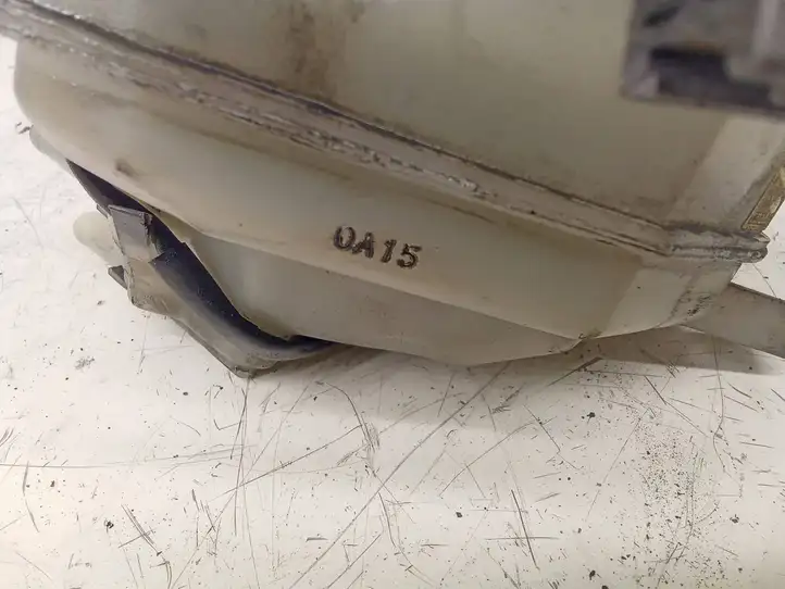 Toyota Prius (XW30) (2009 - 2015) 0A15 Бачок тормозной жидкости — фото 2