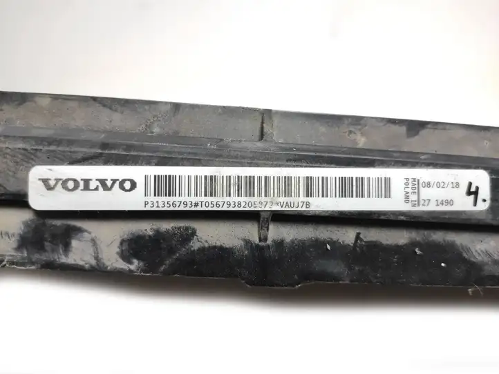 Volvo XC40 (2017 - ) 31356793 Радиатор кондиционера — фото 2