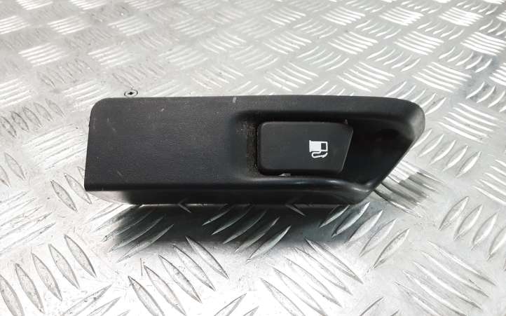 Toyota Prius (XW20) (2003 - 2009)   Включатель открытия топливного бака