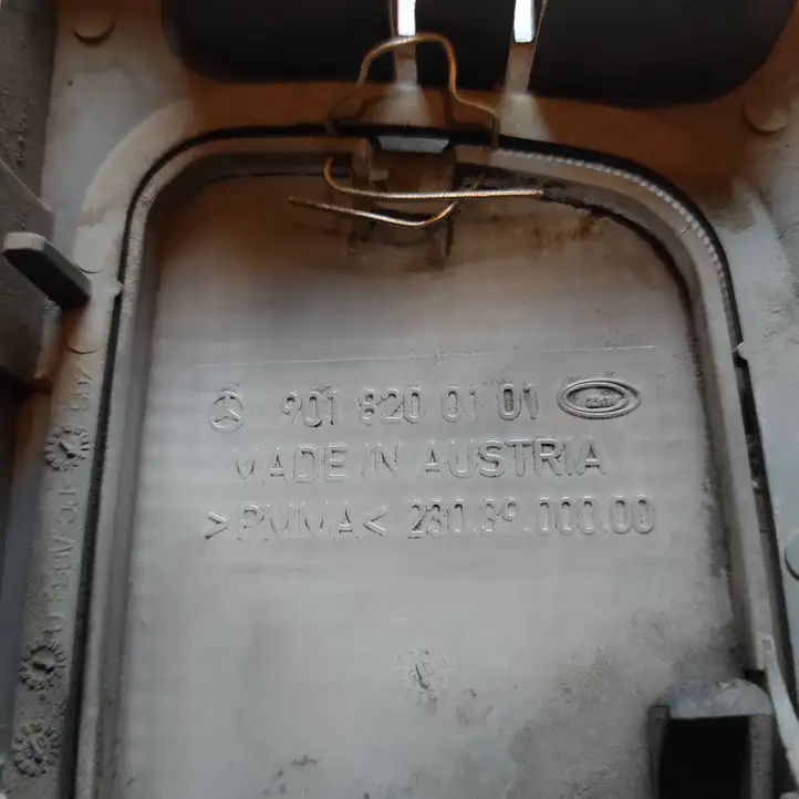 Mercedes-Benz Sprinter W906 (2006 - 2018) 9018200101 Передняя подсветка — фото 2