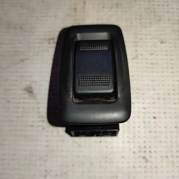 Mazda 626 (1999 - 2002) GE4T6638065 Блок кнопок стеклоподъемников — фото 1