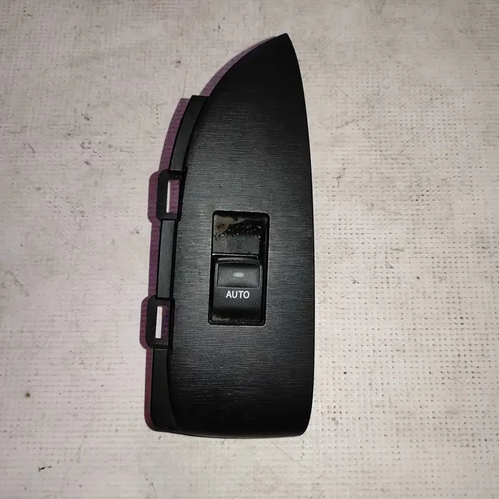 Toyota Prius (XW30) (2009 - 2015) 7427147060 Блок кнопок стеклоподъемников — фото 1