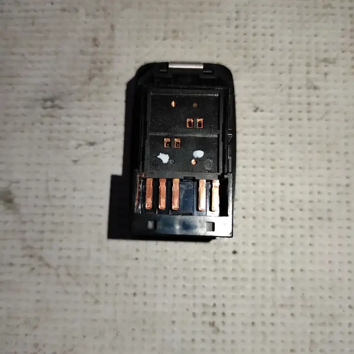 Mazda 626 (1999 - 2002) GE4T6638065 Кнопка стеклоподъемников — фото 2
