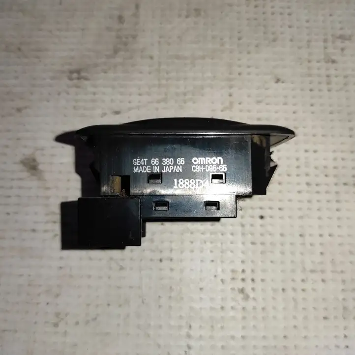Mazda 626 (1999 - 2002) GE4T6638065 Кнопка стеклоподъемников — фото 3