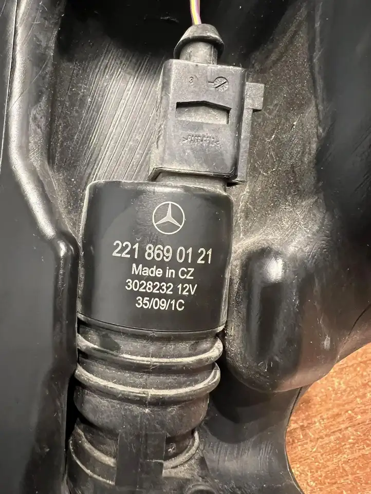 Mercedes-Benz C W204 (2007 - 2014) A2048601560 Бачок омывателя — фото 9